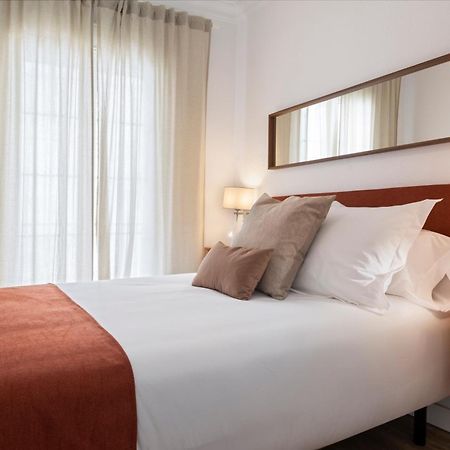 Magno Apartments Ave Maria Sevilla Bagian luar foto